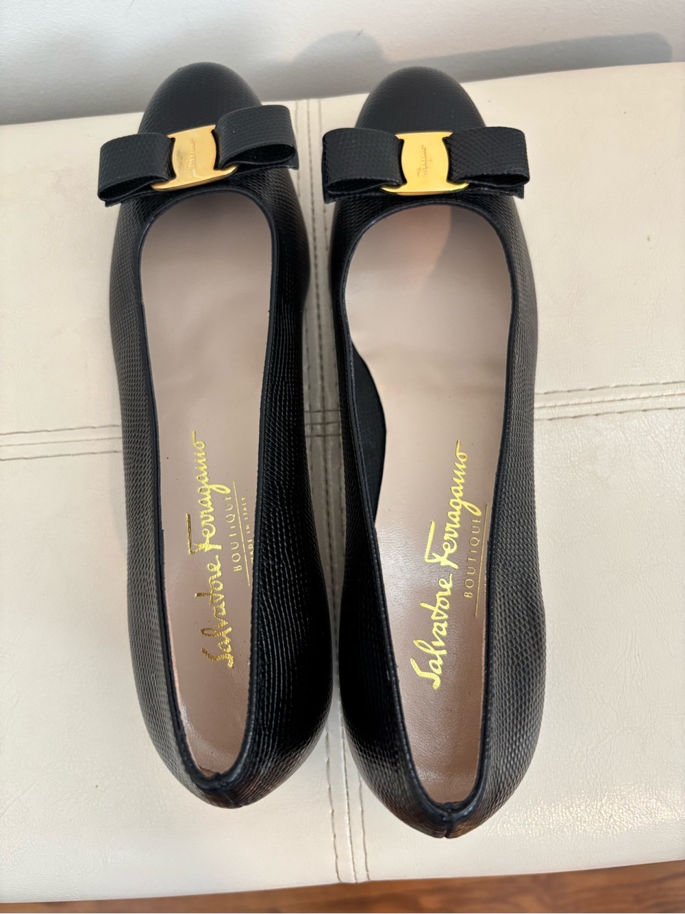 Salvatore Ferragamo Vara Black Lizard Embossed Leather Bow Pumps Size 9 - Picture 6 of 11